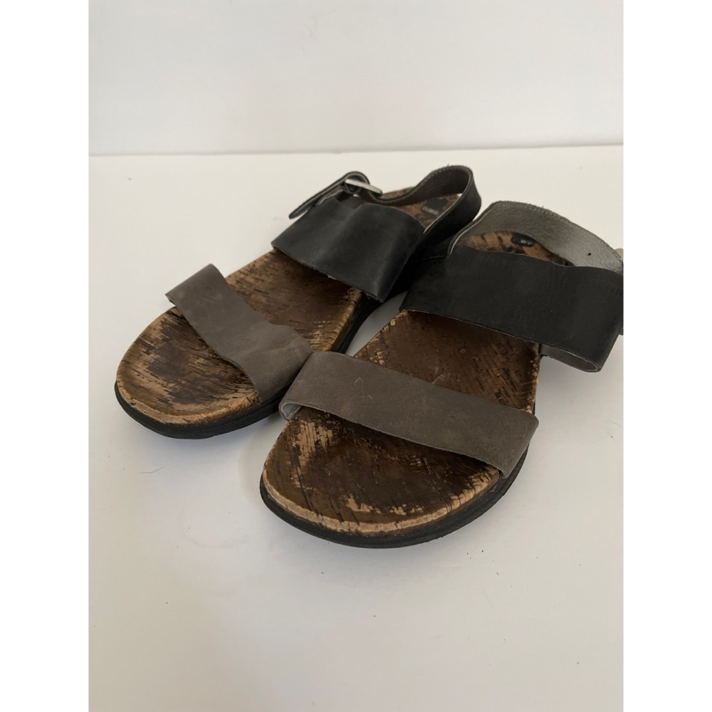 Merrell Two Tone Leather Strap Sandals Women’s Size 9